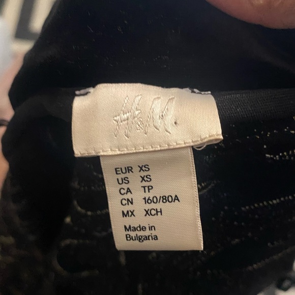 H&M metallic sequin cardigan tagged XS but fits large - Picture 4 of 4